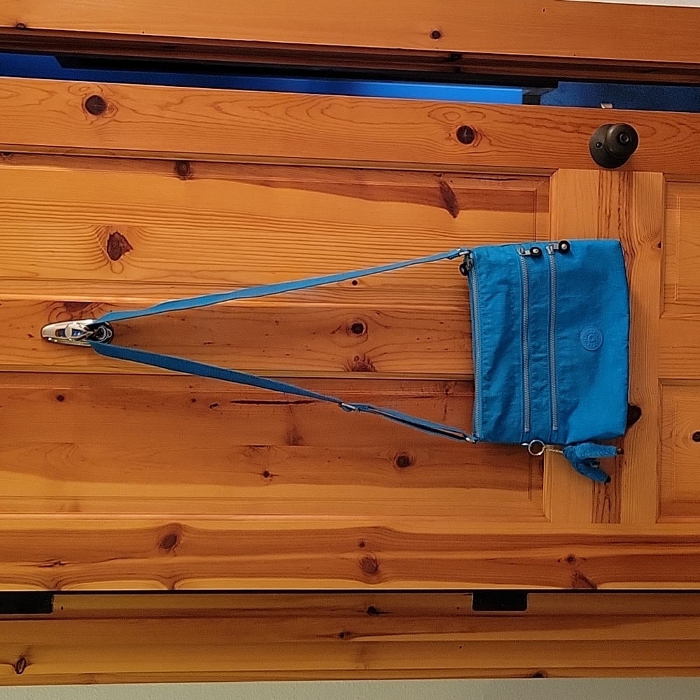 Perfect travel crossbody